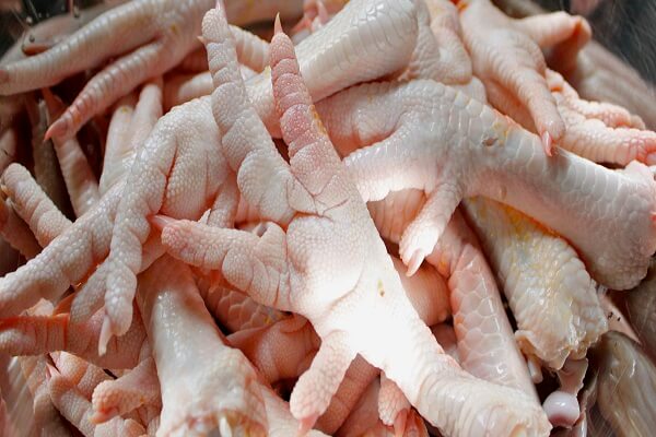 Mua chân gà ở các siêu thị, cửa hàng thực phẩm sạch hoặc lò giết mổ uy tín