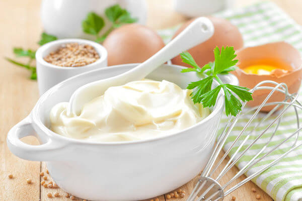 Bạn có thể dùng sốt mayonnaise để trộn salad