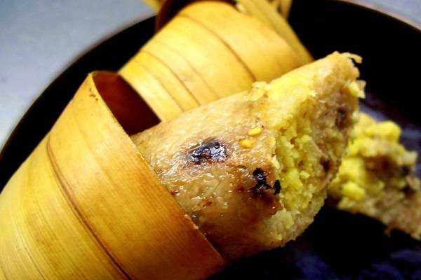 Bánh lá dừa với bột nếp dẻo