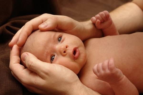 8 mẹo dân gian chữa nấc cụt cho trẻ sơ sinh nhanh và hiệu quả nhất, lưu ý các mẹ cần biết
