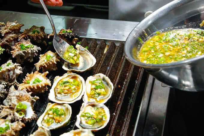 Những nguyên liệu ở nhà hàng buffet hải sản Hà Nội này luôn tươi ngon và được nhập từ những địa chỉ uy tín