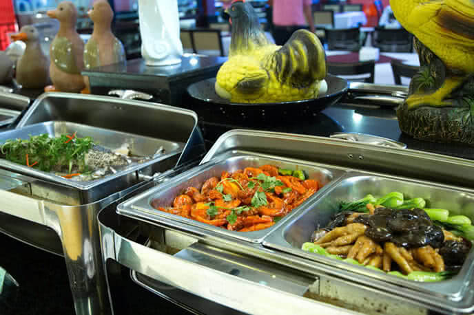 Tiệc buffet hấp dẫn tại Sài Gòn