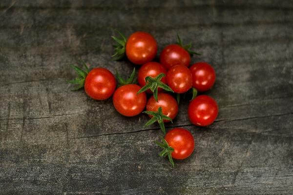 Cà chua chứa nhiều vitamin, canxi, sắt, kali bổ sung cho cơ thể. 
