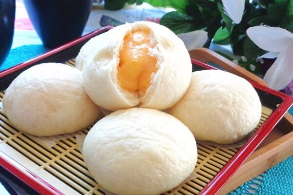 Bánh bao kim sa (liu sa bao) là một món dim sum được phát minh ra ở Hong Kong
