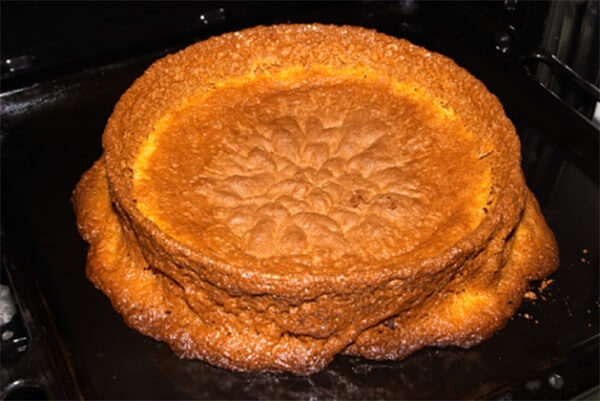 Bánh bị xẹp, lõm mặt hoặc thắt eo khi mang ra khỏi lò