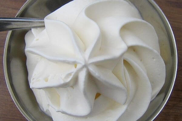 Đây cách làm kem tươi từ lòng trắng trứng gà với hương vị lòng trắng trứng bơ