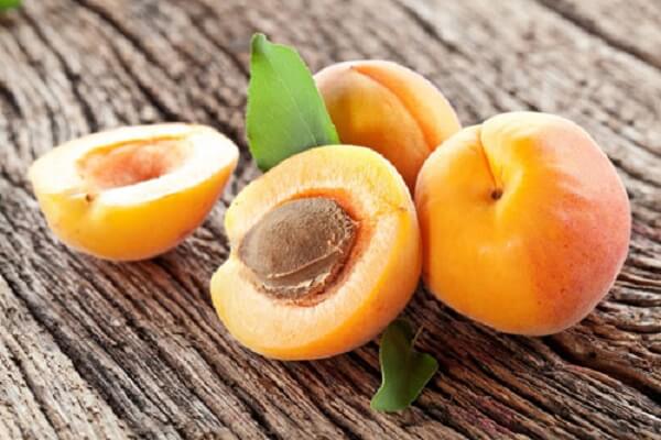 Trong 100g trái mơ cung cấp đầy đủ lượng vitamin A cần thiết mỗi ngày