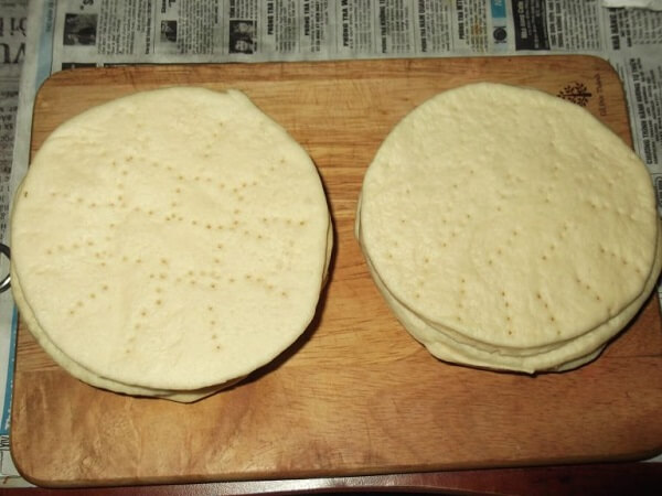 Cách làm bánh pizza hải sản bằng chảo chống dính 2