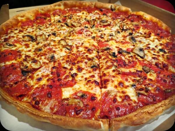 Cách làm bánh pizza tại nhà bằng chảo chống dính không cần lò nướng: pizza xúc xích, pizza hải sản