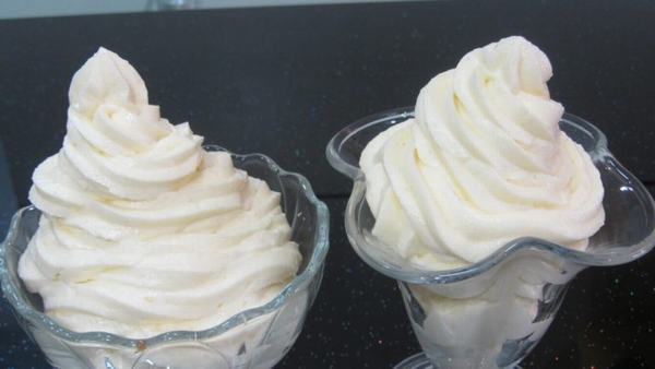 Kem tươi sau khi đã hoàn thành – Cách làm kem tươi từ sữa tươi không đường, bột gelatin tại nhà