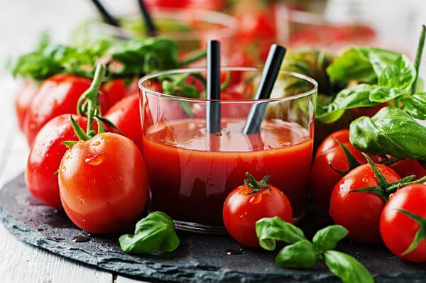 Nước ép cà chua sẽ ngon hơn rất nhiều nếu được để trong tủ lạnh