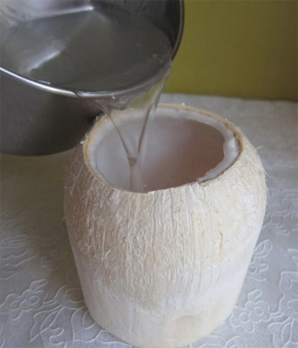 Trút thạch trong vào quả dừa – hướng dẫn làm thạch dừa