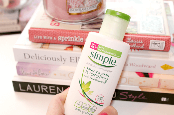 3 review kem dưỡng da Simple kind to skin hydrating light moisturiser cho da dầu, da mụn, da nhạy cảm