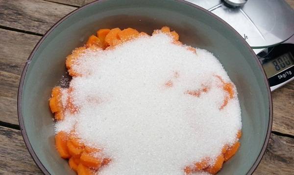 Cách làm mứt cà rốt dẻo ngon theo kiểu truyền thống dịp Tết
