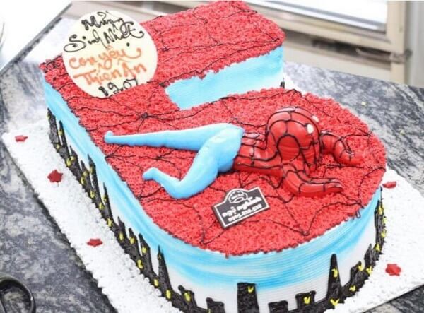 Bánh sinh nhật hình spiderman