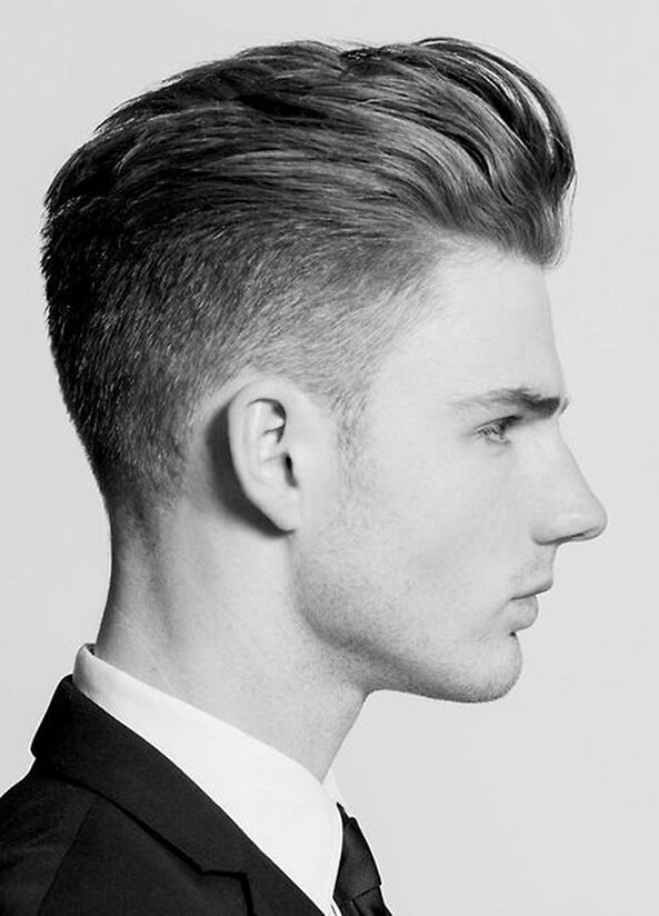 Xu hướng tóc nam vuốt ngược ngắn giúp khuôn mặt chàng trở nên sáng sủa và trẻ trung hơn