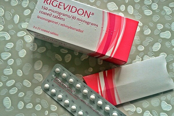 Thuốc tránh thai Rigevidon 21+7 bao nhiêu tiền, có tốt không, đang cho con bú uống Rigevidon được không?