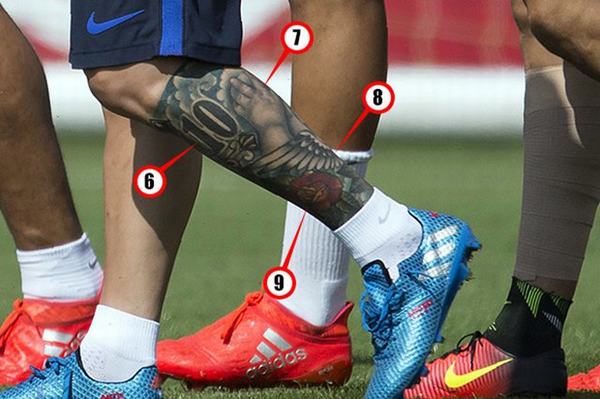 Hình xăm của Messi trên bắp chân trái